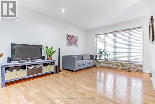 (Upper) - 260 Demaine Crescent, Richmond Hill, ON - Indoor Photo Showing Living Room