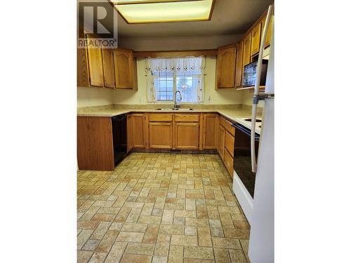 1038 11 Avenue Unit# 19, Vernon, BC - Indoor Photo Showing Kitchen With Double Sink