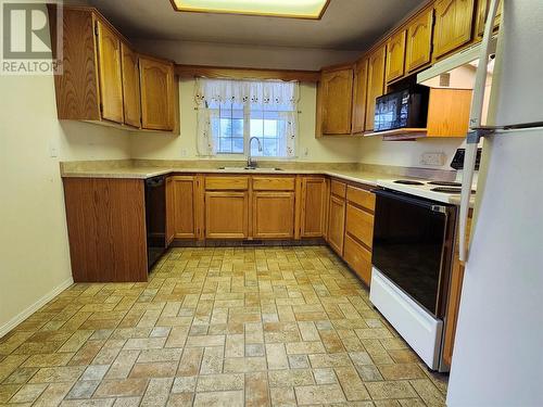 Kitchen - 1038 11 Avenue Unit# 19, Vernon, BC - Indoor Photo Showing Kitchen With Double Sink