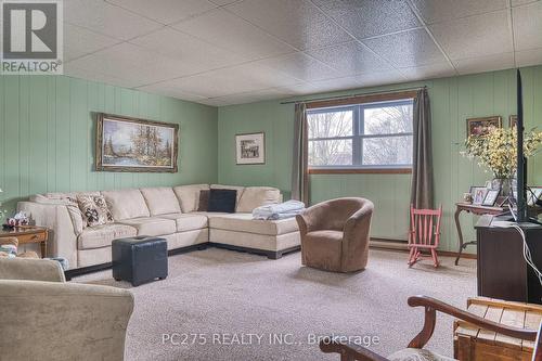 77 Montreal Street, Goderich (Goderich Town), ON - Indoor Photo Showing Living Room