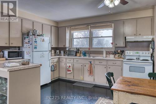 77 Montreal Street, Goderich (Goderich Town), ON - Indoor Photo Showing Kitchen