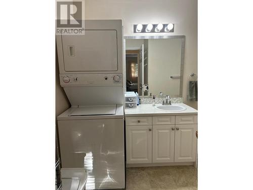 1876 Tranquille Road Unit# 1, Kamloops, BC - Indoor Photo Showing Laundry Room