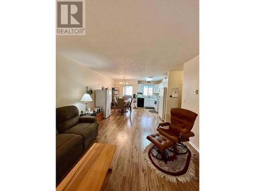 1876 Tranquille Road Unit# 1, Kamloops, BC - Indoor Photo Showing Living Room