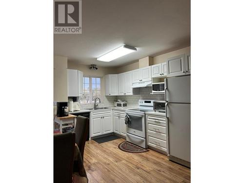 1876 Tranquille Road Unit# 1, Kamloops, BC - Indoor Photo Showing Kitchen