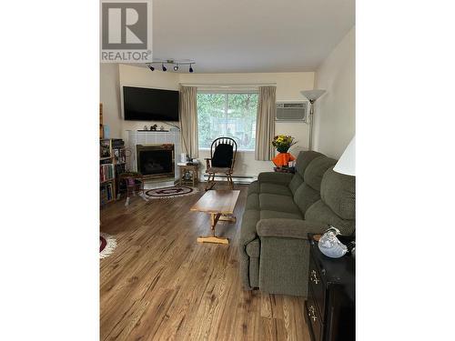 1876 Tranquille Road Unit# 1, Kamloops, BC - Indoor Photo Showing Living Room With Fireplace