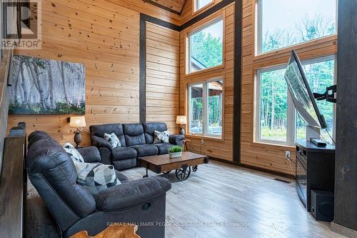 4057 Cambrian Road, Severn, ON - Indoor Photo Showing Living Room