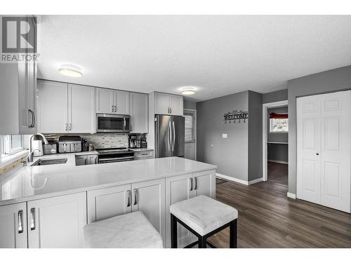 1487 Stage Road, Cache Creek, BC - Indoor Photo Showing Kitchen