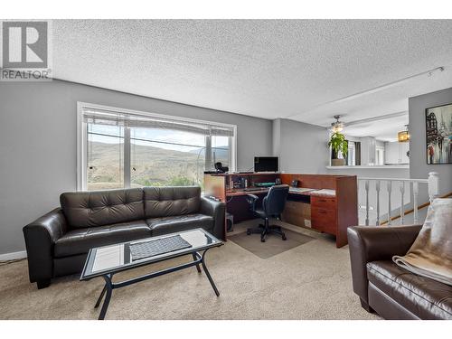 1487 Stage Road, Cache Creek, BC - Indoor Photo Showing Living Room