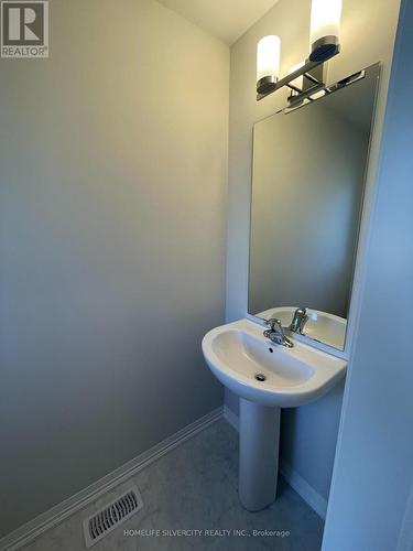 64 Marie Street, Pelham, ON - Indoor Photo Showing Bathroom