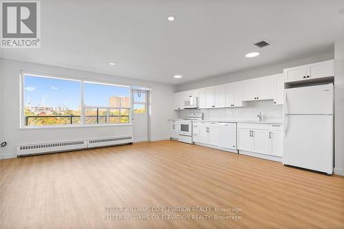 512 - 10 Fontenay Court, Toronto, ON - Indoor Photo Showing Kitchen