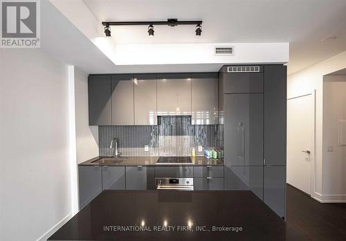 3909 - 7 Grenville Street, Toronto, ON - Indoor Photo Showing Kitchen