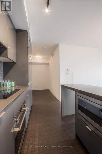 3909 - 7 Grenville Street, Toronto, ON - Indoor Photo Showing Kitchen