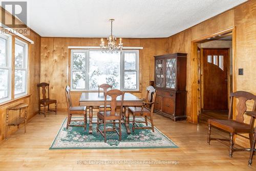 2592 Highway 141 W, Muskoka Lakes (Watt), ON - Indoor Photo Showing Dining Room