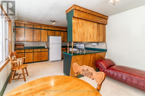 2592 Highway 141 W, Muskoka Lakes (Watt), ON - Indoor Photo Showing Kitchen