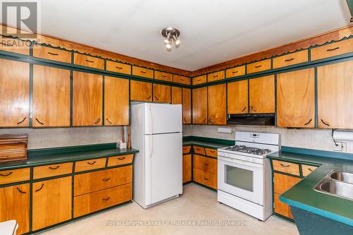 2592 Highway 141 W, Muskoka Lakes (Watt), ON - Indoor Photo Showing Kitchen With Double Sink