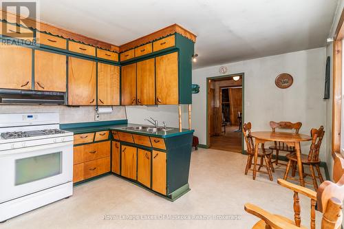 2592 Highway 141 W, Muskoka Lakes (Watt), ON - Indoor Photo Showing Kitchen