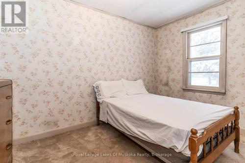 2592 Highway 141 W, Muskoka Lakes (Watt), ON - Indoor Photo Showing Bedroom