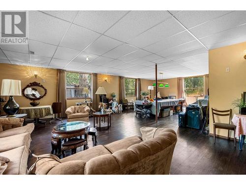 2690 Garcia Street, Merritt, BC - Indoor Photo Showing Living Room