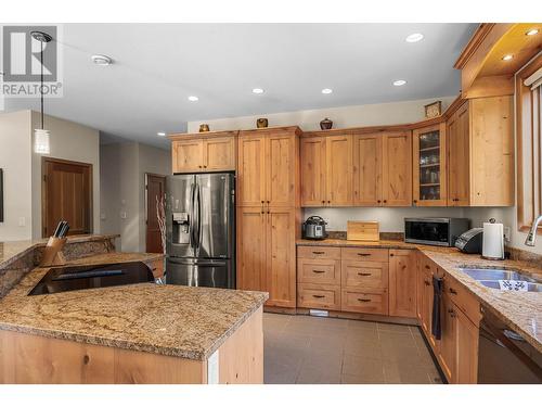 4101 Sundance Drive, Sun Peaks, BC - Indoor Photo Showing Kitchen With Double Sink