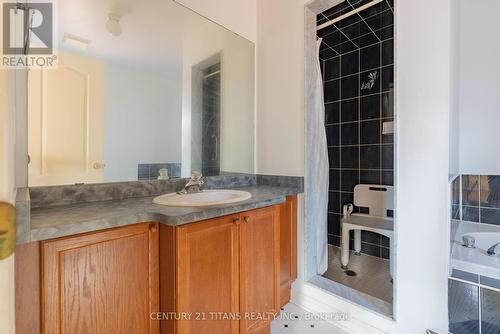 106 Weather Vane Lane, Brampton, ON - Indoor Photo Showing Bathroom