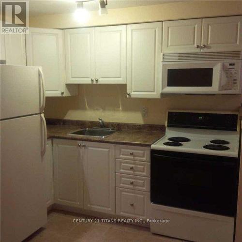 106 Weather Vane Lane, Brampton, ON - Indoor Photo Showing Kitchen