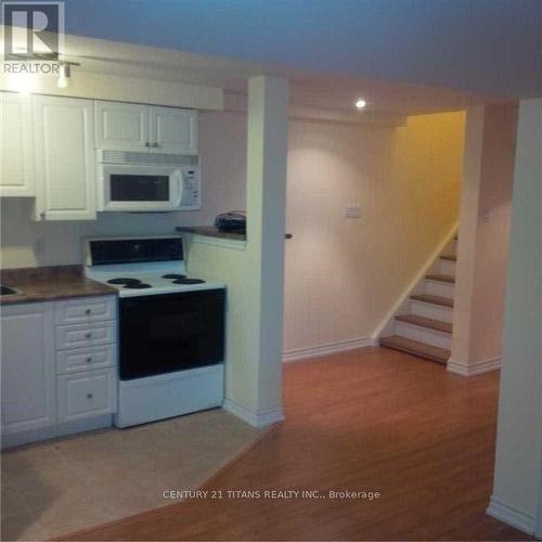 106 Weather Vane Lane, Brampton, ON - Indoor Photo Showing Kitchen