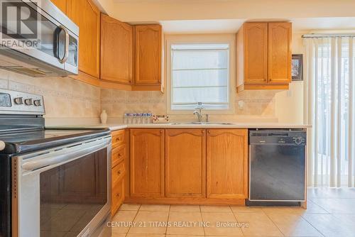 106 Weather Vane Lane, Brampton, ON - Indoor Photo Showing Kitchen