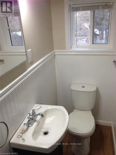 9 Simcoe Street, Kawartha Lakes (Lindsay), ON - Indoor Photo Showing Bathroom