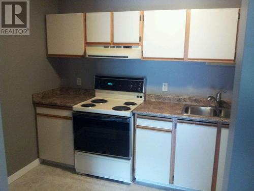 44 Whiteshield Crescent Unit# 807, Kamloops, BC - Indoor Photo Showing Kitchen With Double Sink