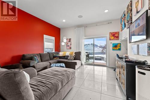 808 Cantle Drive, Kamloops, BC - Indoor Photo Showing Living Room