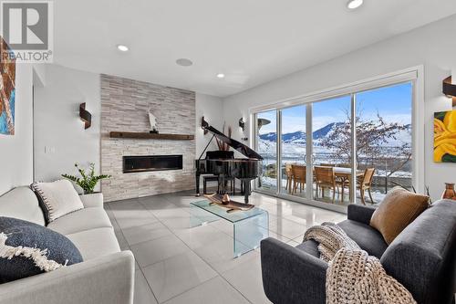 808 Cantle Drive, Kamloops, BC - Indoor Photo Showing Living Room With Fireplace