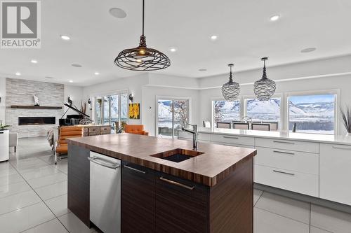 808 Cantle Drive, Kamloops, BC - Indoor Photo Showing Kitchen