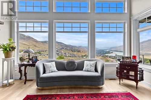 996 Quails Roost Court, Kamloops, BC - Indoor Photo Showing Living Room