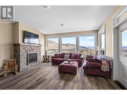 996 Quails Roost Court, Kamloops, BC - Indoor Photo Showing Living Room With Fireplace