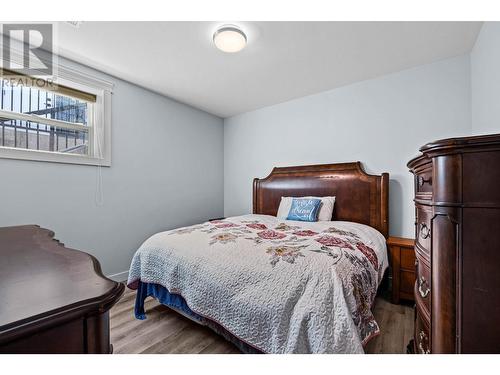 996 Quails Roost Court, Kamloops, BC - Indoor Photo Showing Bedroom