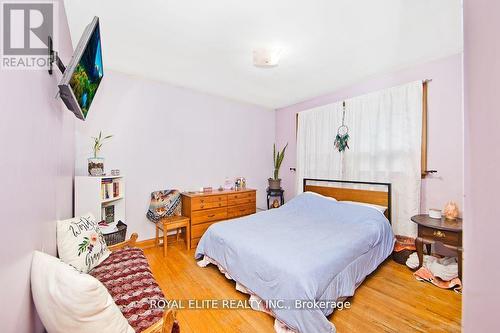 1902 Rossland Road E, Whitby, ON - Indoor Photo Showing Bedroom