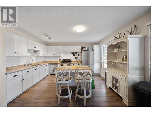 249 Hollyburn Drive, Kamloops, BC - Indoor Photo Showing Kitchen