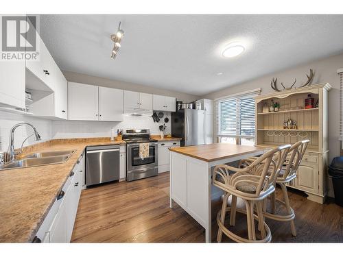 249 Hollyburn Drive, Kamloops, BC - Indoor Photo Showing Kitchen With Double Sink