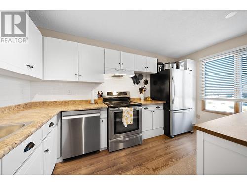 249 Hollyburn Drive, Kamloops, BC - Indoor Photo Showing Kitchen