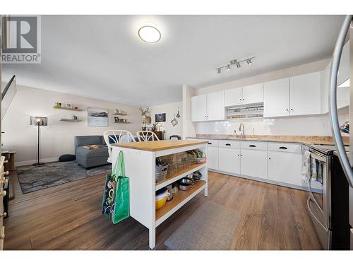 249 Hollyburn Drive, Kamloops, BC - Indoor Photo Showing Kitchen With Double Sink