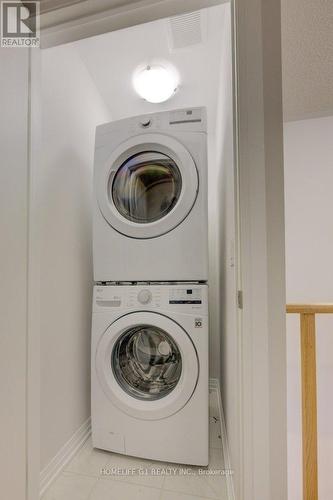 611 - 585 Colborne Street E, Brantford, ON - Indoor Photo Showing Laundry Room