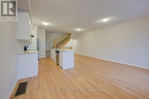 611 - 585 Colborne Street E, Brantford, ON - Indoor Photo Showing Kitchen