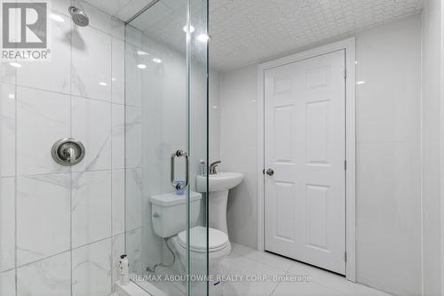 1073 North Service Road, Hamilton, ON - Indoor Photo Showing Bathroom