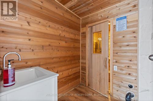 1073 North Service Road, Hamilton, ON - Indoor Photo Showing Laundry Room