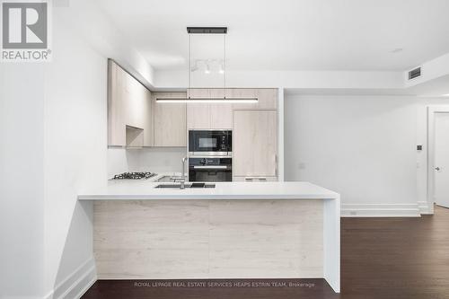 305 - 3 Southvale Drive, Toronto, ON - Indoor Photo Showing Kitchen