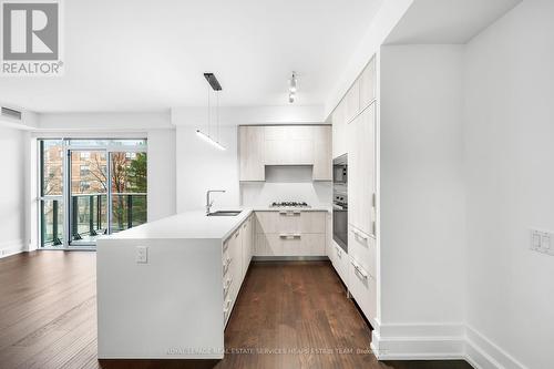 305 - 3 Southvale Drive, Toronto, ON - Indoor Photo Showing Kitchen With Upgraded Kitchen