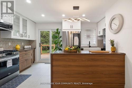 69 Don Mor Drive, Newmarket, ON - Indoor Photo Showing Kitchen