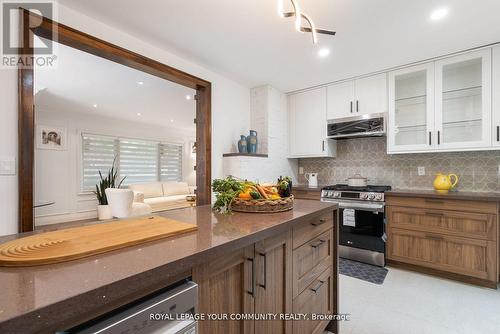 69 Don Mor Drive, Newmarket, ON - Indoor Photo Showing Kitchen With Upgraded Kitchen