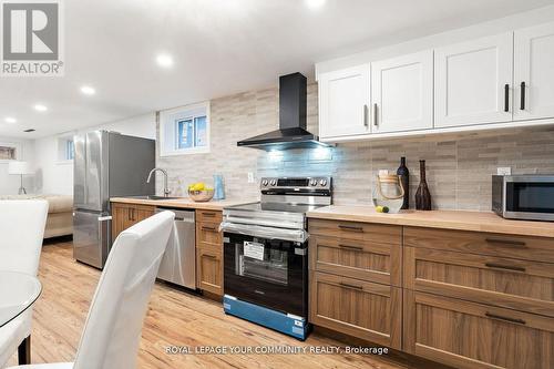 69 Don Mor Drive, Newmarket, ON - Indoor Photo Showing Kitchen