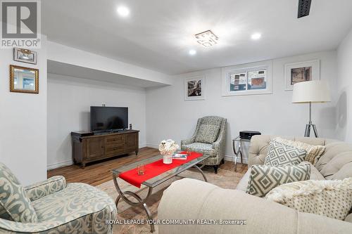 69 Don Mor Drive, Newmarket, ON - Indoor Photo Showing Living Room